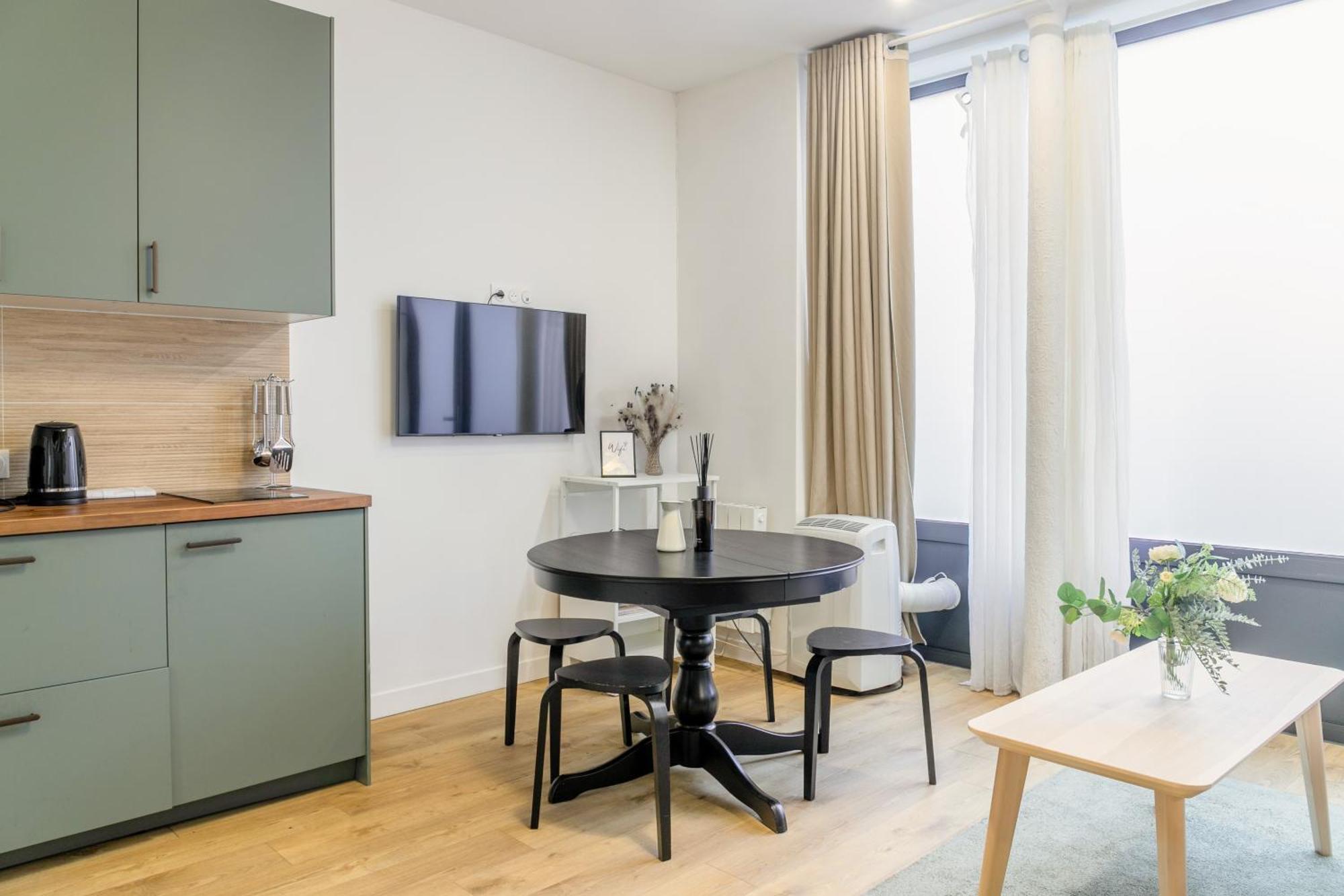 Enjoy In A Lovely Nest With Modern Design Parijs